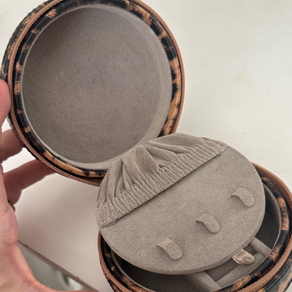 Nordstrom Leopard Print Travel Jewelry Case Chic Compact Organizer w Ring Slots - Picture 3 of 11